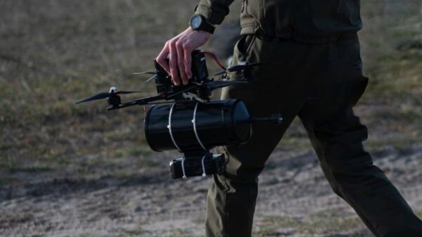 Glasfaserdrohnen: Unsichtbare Bedrohung am Boden: NATO sucht Innovationen gegen lichtwellenleitergesteuerte FPV-Drohnen.