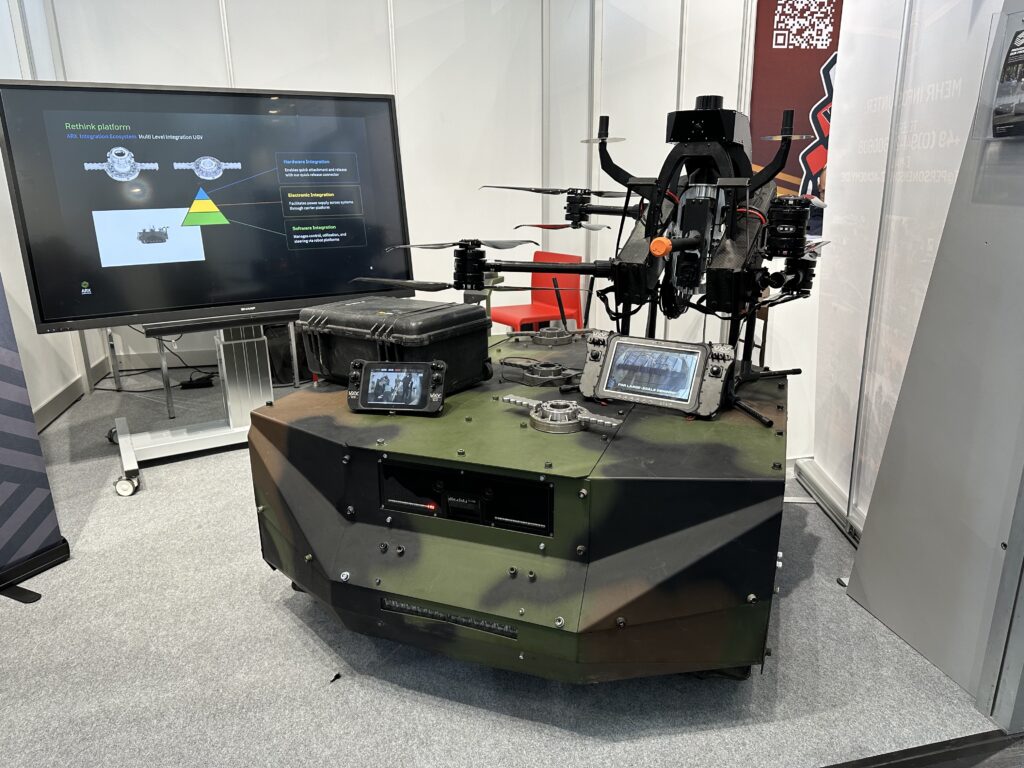 Der Gereon RCS ist deutlich kompakter und einfacher verlegefähig als andere UGV seiner Klasse.