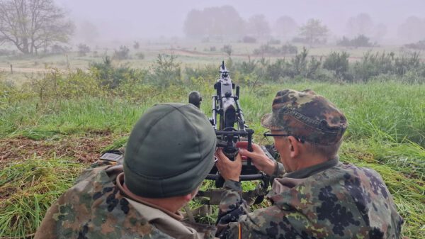 Ausbildung am Maschinengewehr auf der Feldlafette für den Heimatschutz.