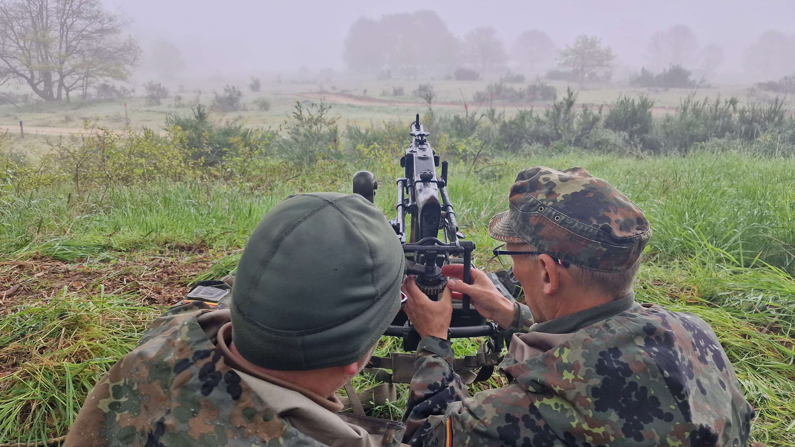 Ausbildung am Maschinengewehr auf der Feldlafette für den Heimatschutz.