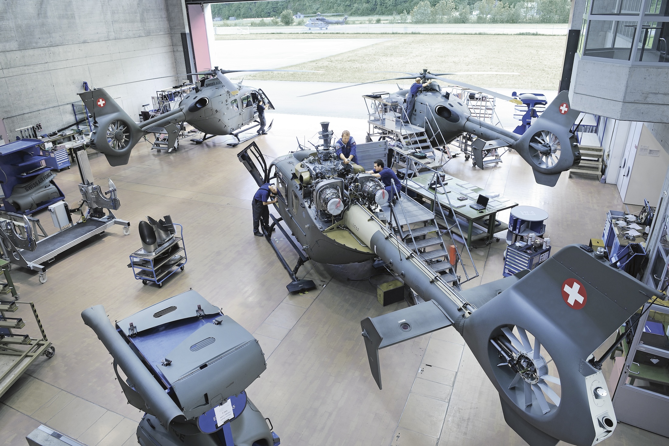 Die Maintenance von Hubschraubern erfordert neben technischem Know-how auch einen besonderen Fokus auf der Ersatzteilplanung, da einige Elemente Jahre bis zur Lieferung brauchen. RUAG konnte beides optimieren und damit selbst größere Upgrades und Wartungen innerhalb von wenigen Monaten realisieren.