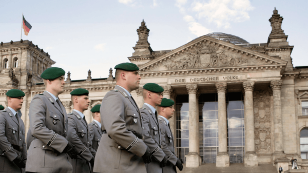Willen zu LV/BV: Deutsche Fremdenlegion: Einmarsch Rekruten vor dem Reichstag, Berlin