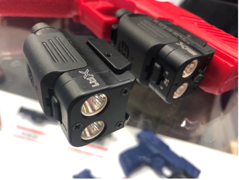 die kompakte Surefire XR1 Pistolenlampe.