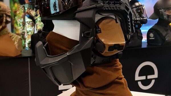 Enforce Tac: Schuberths ballistischer Helm M110 mit neuem Zubehör.