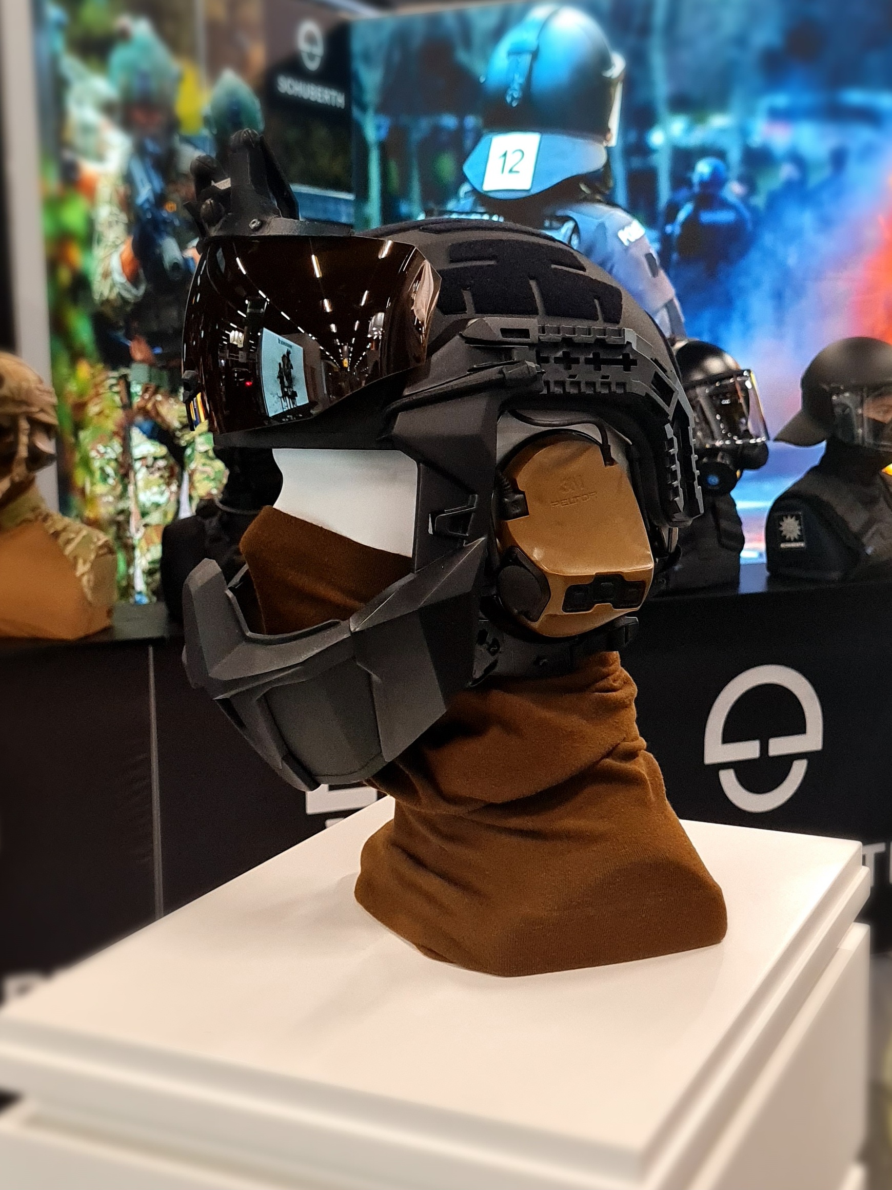 Enforce Tac: Schuberths ballistischer Helm M110 mit neuem Zubehör.