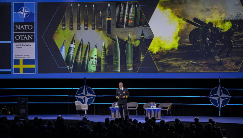 Rüstungsindustrie: Der Vorsitzende des NATO-Militärausschusses, Admiral Bauer, spricht beim Industry Forum der NATO 2023.