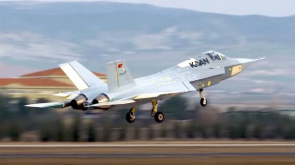 Der türkische Kampfjet KAAN hebt ab.